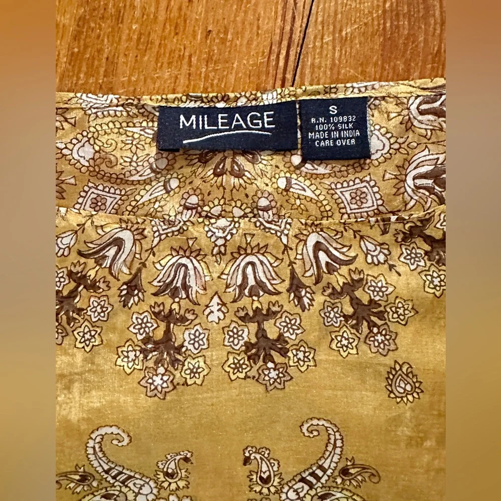 100% silk poncho top, size S, gold yellow color with pattern, butterfly sleeves - Picture 2 of 4